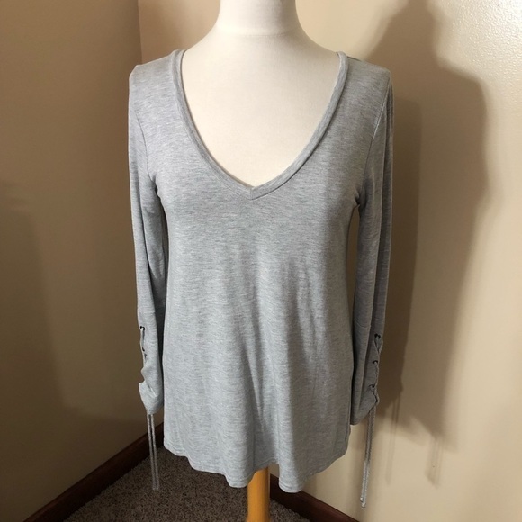 Cupcakes and Cashmere Gray Lenita Laced Sleeves Sweatshirt Sz S EUC - Picture 1 of 6